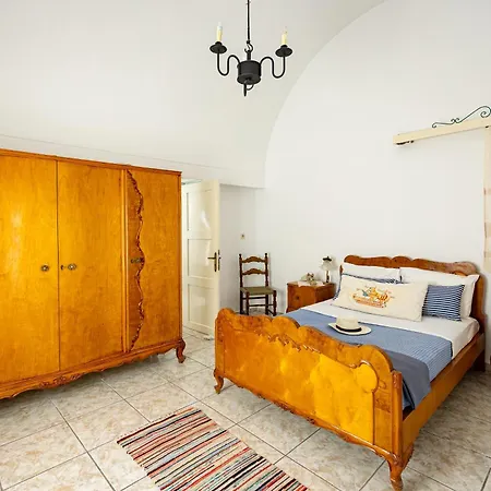 Apartment Santorini Amoni House At 2 Bdrs 6 Pers Pyrgos Kallistis